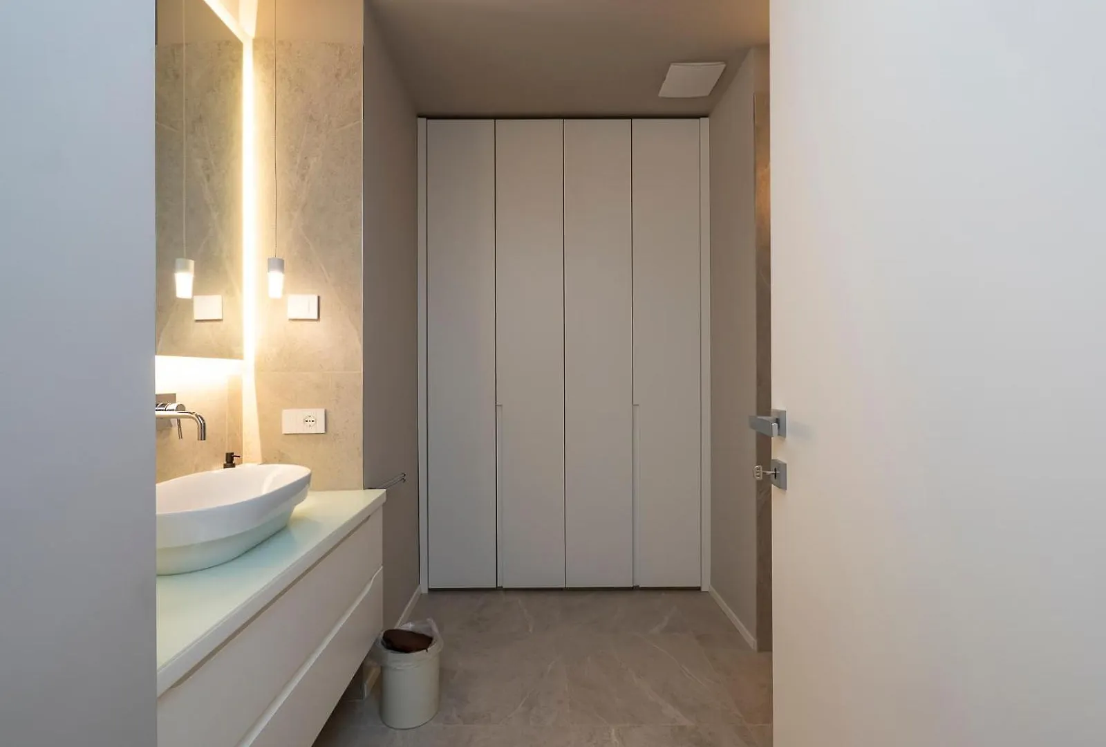Xenia Apartments - Modern Suite In Sant'Ambrogio Milánó 0*,  Olaszország